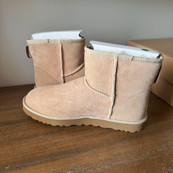 UGG Woman’s Sand Classic Mini II Winter Boots- Size 10 - Picture 6 of 8